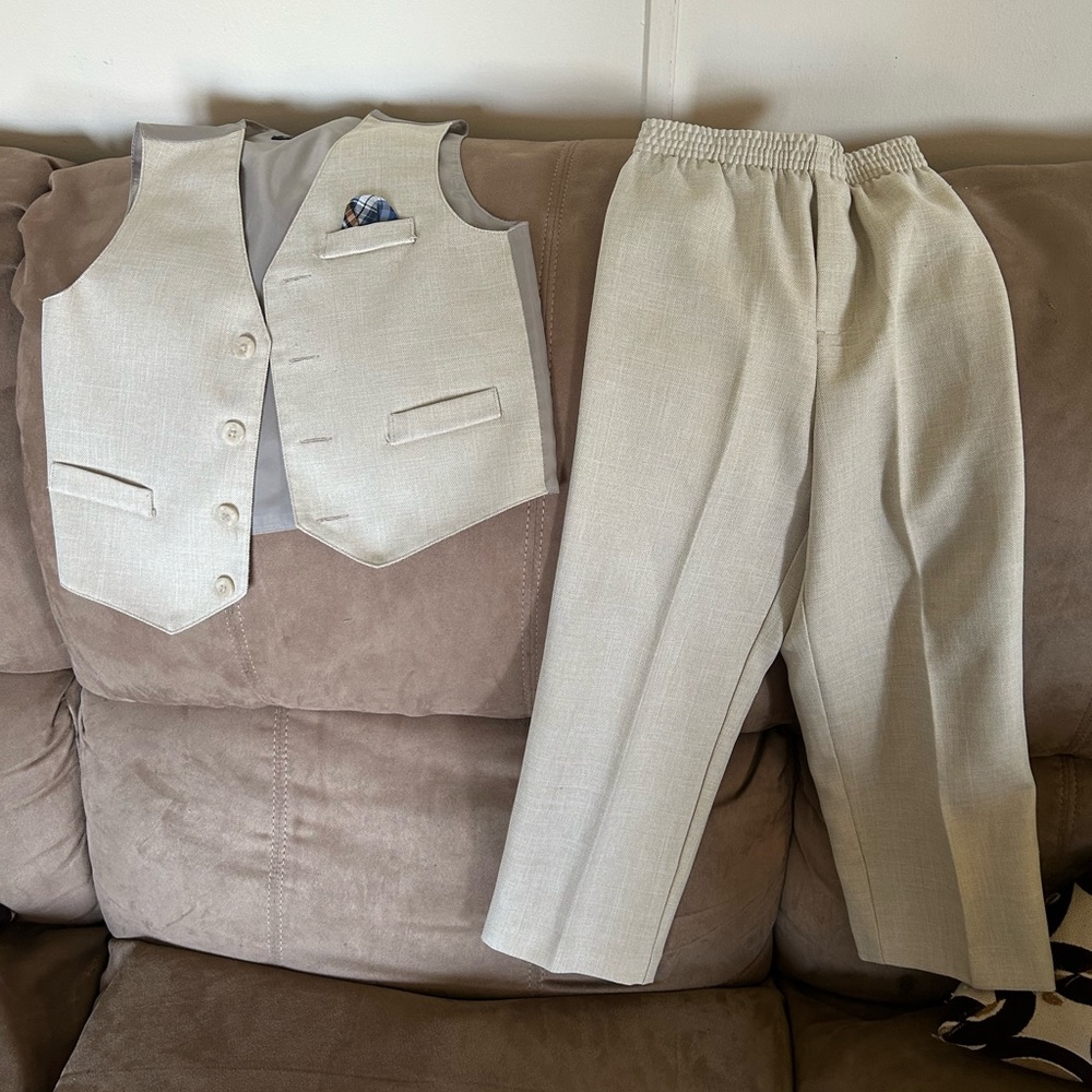 Boys size 5 pants and vest